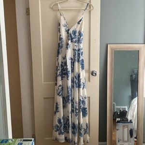 Lulus wrap dress. Size medium. Never worn.